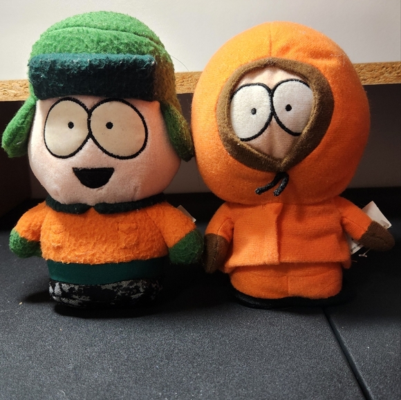 Kyle Broflovski 7" Fun 4 All 1998 + Kenny 7" Nanco 2008 South Park Plushies - Picture 1 of 8